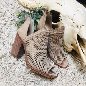 Vince Camuto - kensa leather peep toe booties